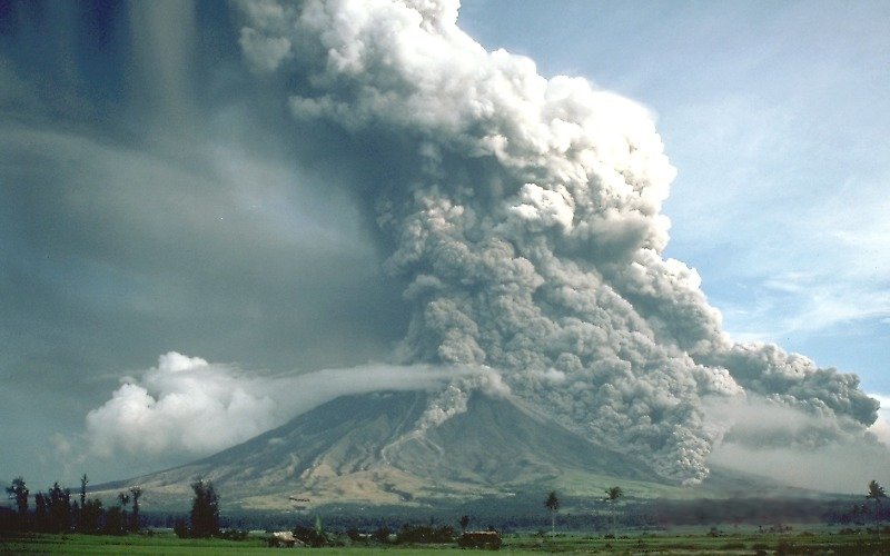 Pyroklastischer Strom am Mayon auf den Philippinen (1984).